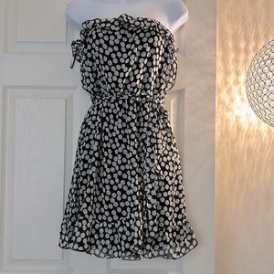 Polka dot b&w . Short comfy can be casual  🧥 or dressed up 👠